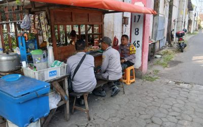 Bhabinkamtibmas Purwosari Sambangi Warga, Sampaikan Pesan Kamtibmas Anti Radikalisme