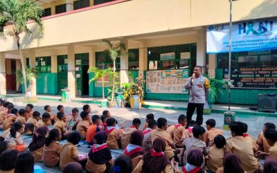Bhabinkamtibmas Tipes Berikan Penyuluhan di SDN Bunderan dalam Kegiatan MPLS