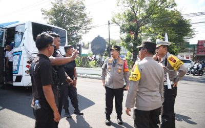 Kapolresta Surakarta Gelar Minggu Kasih Bersama Sopir Bus di Jalan Adi Sucipto