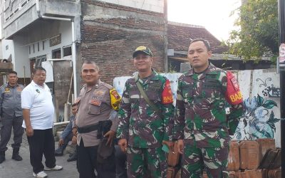 Bhabinkamtibmas Sangkrah dan Babinsa Kawal Giat Minder Projo di Kampung KB RT 02 RW 11 Sangkrah