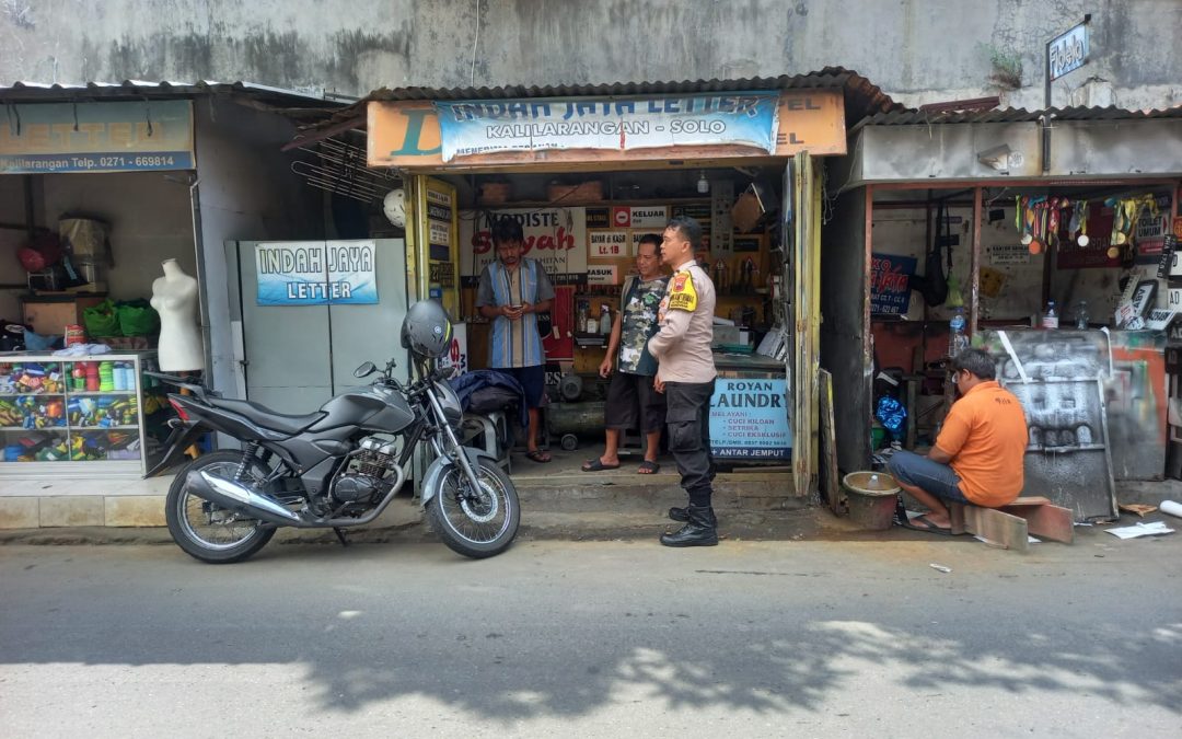 habinkamtibmas Jayengan Sambangi Pelaku UMKM di Kalilarangan, Himbau Tertib Lalu Lintas dan Parkir