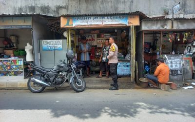 habinkamtibmas Jayengan Sambangi Pelaku UMKM di Kalilarangan, Himbau Tertib Lalu Lintas dan Parkir