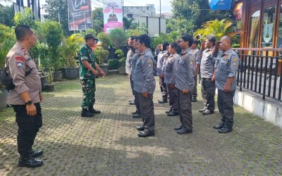 Bhabinkamtibmas Timuran Bersama Babinsa Latih PBB Linmas, Bangun Fisik dan Mental Tangguh