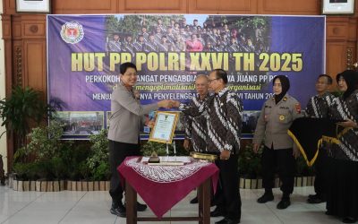 Kapolresta Surakarta Terima Penghargaan di HUT ke-26 PP Polri Cabang Surakarta