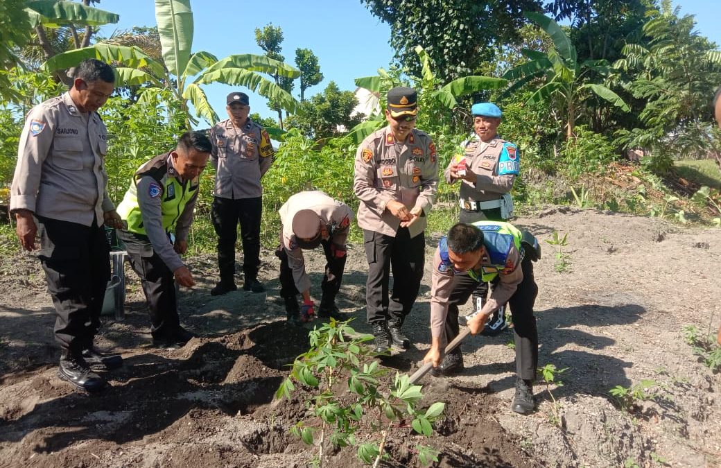 Dukung Ketahanan Pangan, Polsek Serengan Gelar Penanaman Jagung Serentak Kuartal III