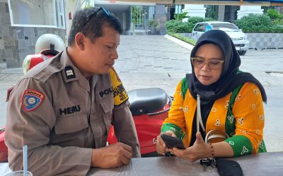 Bhabinkamtibmas Laweyan Ajak Warga Tingkatkan Kewaspadaan dan Gunakan Aplikasi SIOLOS