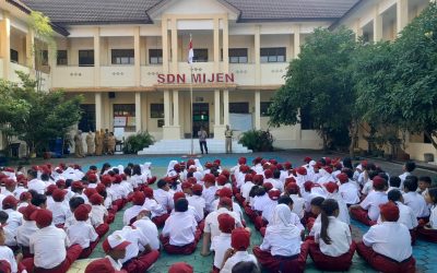 Bhabinkamtibmas Jagalan Sampaikan Materi Anti-Perundungan Saat MPLS di SDN 1 Mijen Jagalan