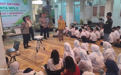 Dalam Rangka Operasi Patuh Candi 2025, Satlantas Polresta Surakarta Sosialisasikan Tertib Lalu Lintas di SMA Batik Surakarta