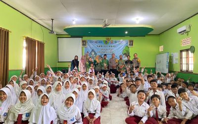 Bhabinkamtibmas Mangkubumen dan Timuran Hadiri MPLS di SD Muhammadiyah 20 Sidorejo, Sampaikan Pesan Anti-Bullying
