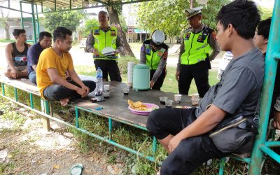 Satlantas Polresta Surakarta Gelar “Ngopi Bareng Driver Truk” Sambil Sosialisasikan Ops Patuh Candi 2025