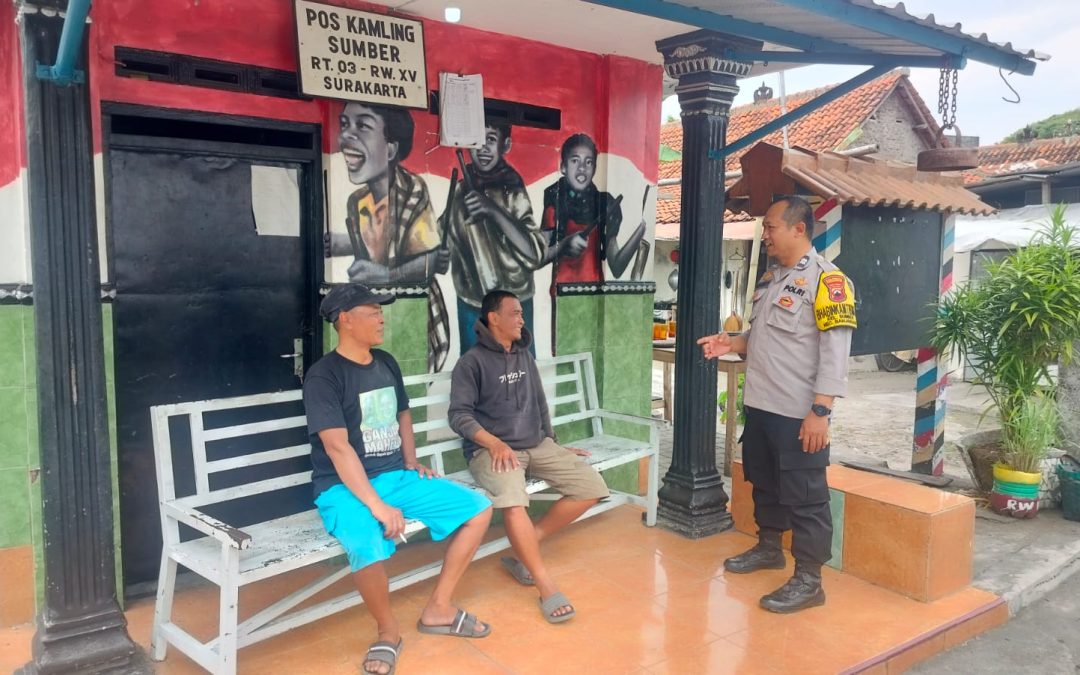 Bhabinkamtibmas Sumber Aktifkan Kembali Pos Kamling, Sosialisasikan Kamtibmas dan Ops Patuh Candi 2025