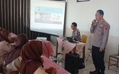 Bhabinkamtibmas Jayengan Dampingi Kapolsek Serengan Jadi Pemateri kegiatan MPLS di SD dan SMP Darussalam