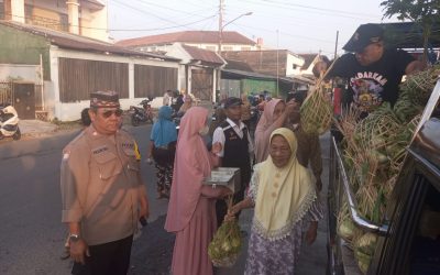 Bhabinkamtibmas Semanggi dan Pokdarkamtibmas Gelar Baksos Bertajuk Jumat Berkah – Jumat Murah