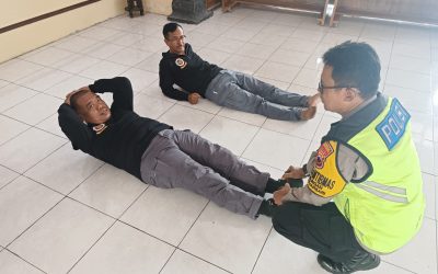 Bhabinkamtibmas Gilingan Berikan Pembinaan Kebugaran Fisik kepada Anggota Linmas