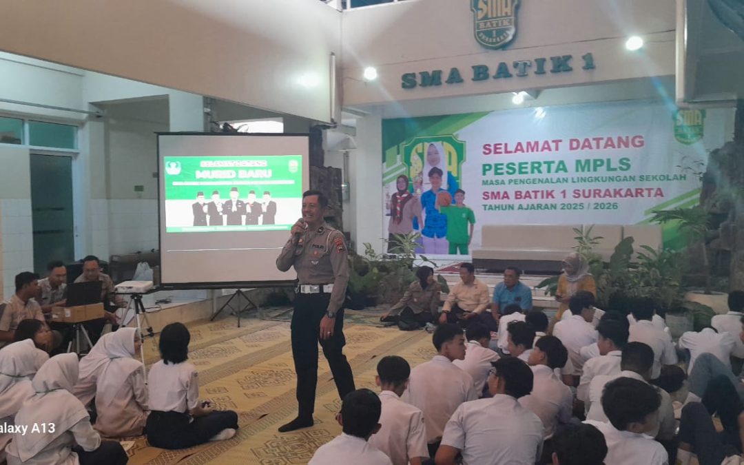 Satlantas Polresta Surakarta Sosialisasikan Ops Patuh Candi 2025 di SMA Batik 1 Surakarta