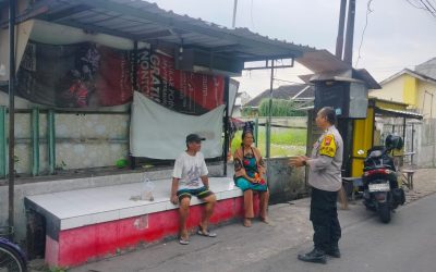 Bhabinkamtibmas Kelurahan Sumber Sambangi Pos Kamling, Dorong Aktifnya Pamswakarsa untuk Jaga Kamtibmas