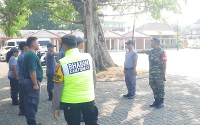 Bhabinkamtibmas Gajahan Bersama Babinsa Latih Linmas dalam Rangka Persiapan Lomba PBB Antar Kelurahan