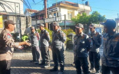 Bhabinkamtibmas Kelurahan Gajahan Pimpin Apel Linmas sebagai Upaya Pembinaan dan Penanaman Disiplin