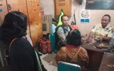 Bhabinkamtibmas Sudiroprajan Bantu Kembalikan Dompet Hilang di Pasar Gede Surakarta