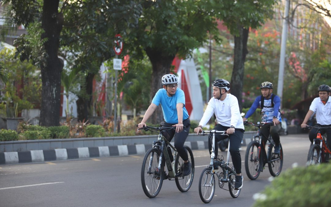 Kapolresta Surakarta dan Walikota Gelar Minggu Kasih saat Olahraga Sepeda di CFD