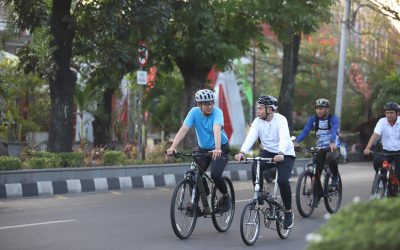 Kapolresta Surakarta dan Walikota Gelar Minggu Kasih saat Olahraga Sepeda di CFD