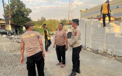 Wakapolresta Surakarta Bersama Anggota Samapta Bantu Pembangunan SPPG di Aspol Manahan