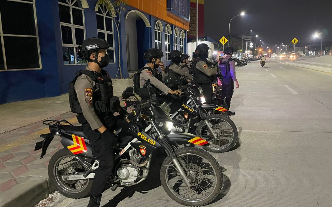 Tim Sparta Sat Samapta Polresta Surakarta Gelar Patroli Dialogis di Pusat Keramaian Saat Liburan Akhir Pekan
