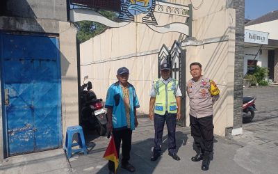 Bhabinkamtibmas Bumi Polsek Laweyan Bersama Satpam Gereja Amankan Ibadah Minggu Pagi di GKI Kabangan