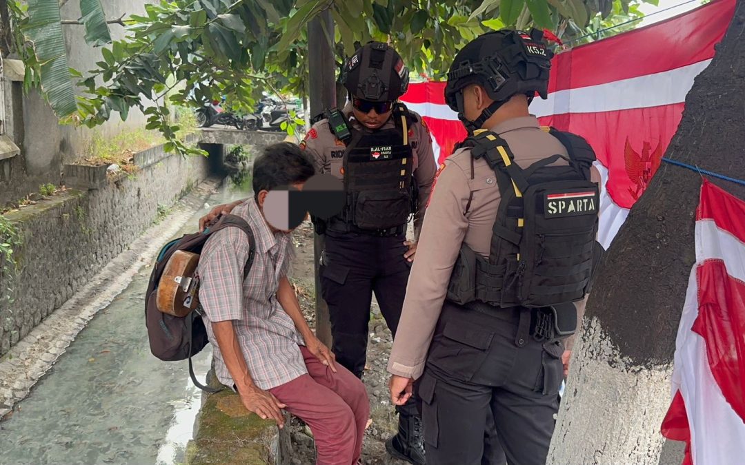 Tim Sparta Sat Samapta Polresta Surakarta Amankan Seorang Pria Pesta Miras di Plaza Sriwedari
