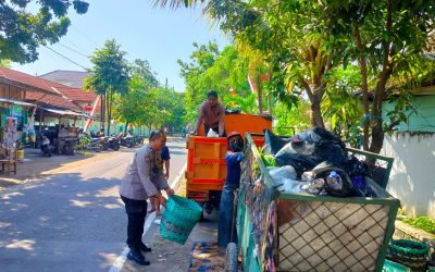 Bhabinkamtibmas Sumber Ajak Warga Jaga Kebersihan Lingkungan