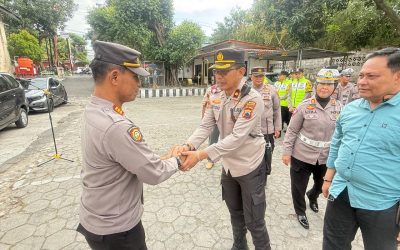 Kapolsek Jebres Polresta Surakarta Lepas Dua Anggotanya yang Memasuki Masa Purna Tugas