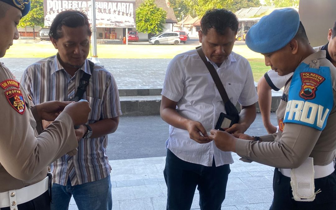 Seksi Propam Polresta Surakarta Gelar Gaktibplin Saat Serah Terima Piket Fungsi