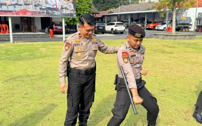 Satuan Samapta Polresta Surakarta Gelar Pelatihan Tongkat dan Borgol di Mapolresta Surakarta
