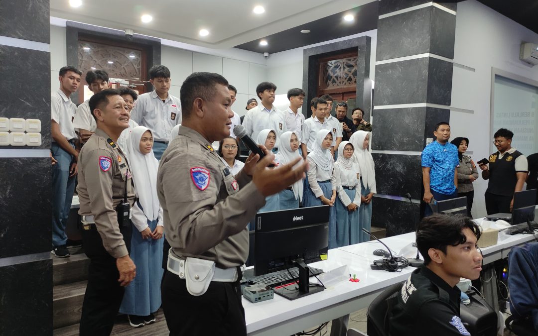 Satlantas Polresta Surakarta Gelar Program “Gen-Z Go to Polantas” Bersama Siswa SMA Batik 2 Surakarta