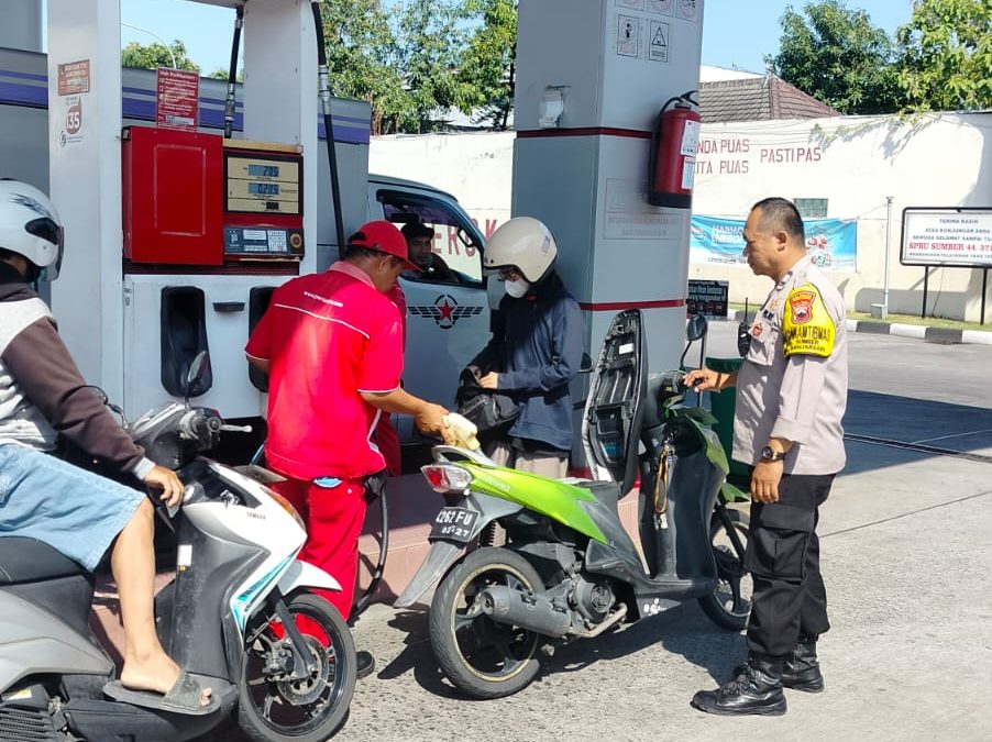 Bhabinkamtibmas Sumber Polresta Surakarta Laksanakan Sambang DDS dan Patroli Dialogis di SPBU