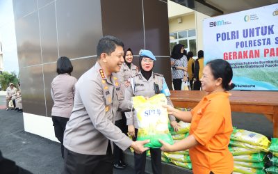 Kurang dari 1 Jam, Beras Murah Polresta Surakarta Ludes Habis Disalurkan Kepada Warga