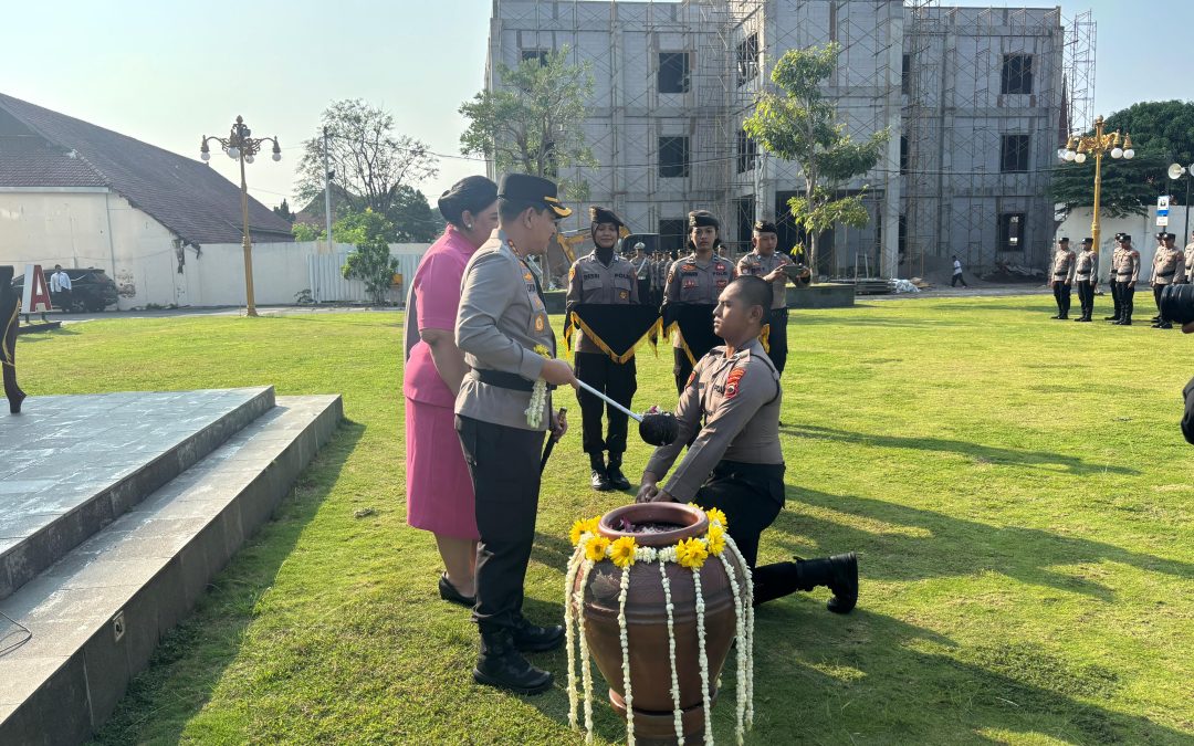 Sembilan Bintara Remaja Angkatan 52 Dikukuhkan Jadi Anggota Sat Samapta Polresta Surakarta Lewat Tradisi Pembaretan