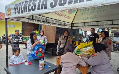 Polresta Surakarta Gelar Gerakan Pangan Murah, Sediakan Beras Rp 11.000/Kg untuk Warga Sistem drive thru