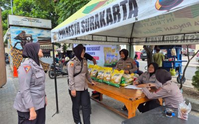Polresta Surakarta dan Polsek Jajaran Kembali Gelar Gerakan Pangan Murah, 15 Ton Beras Habis Terjual
