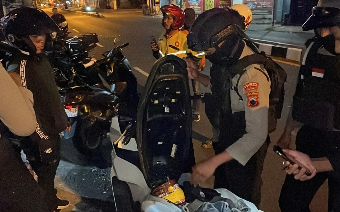 Tiga Pemuda Diamankan Tim Sparta di Kerten, Kedapatan Bawa Sajam