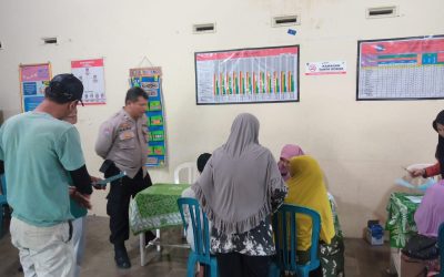 Bhabinkamtibmas Kelurahan Laweyan Bersama Babinsa dan Perangkat Kelurahan Monitoring Posyandu, Pantau Kesehatan Lansia dan Remaja