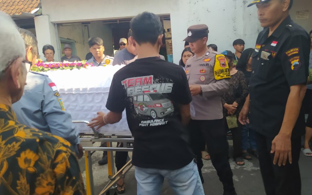 Bhabinkamtibmas Tegalharjo  Laksanakan Sambang Lelayu ke Rumah Duka Warga