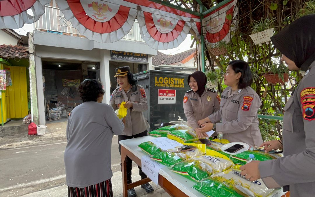 Dukung Ketahanan Pangan, Polresta Surakarta Gelar Panen Raya Jagung Serentak dan Salurkan 10 Ton Beras