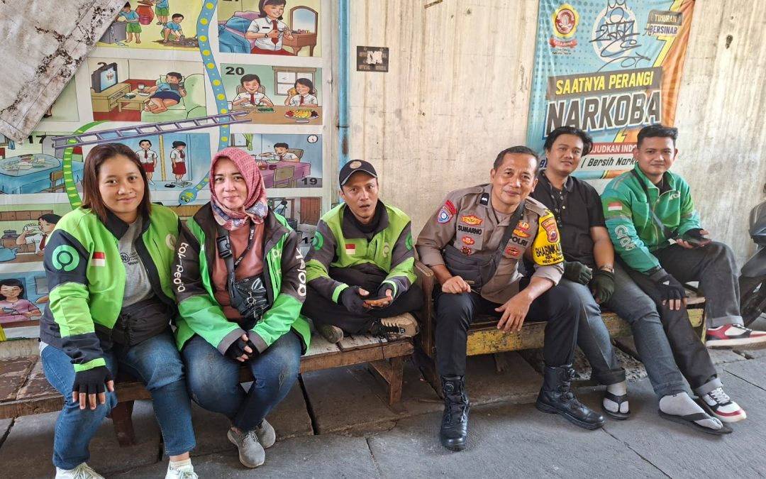 Bhabinkamtibmas Timuran Aipda Sumarno SH Ajak Ojol Jaga Kondusifitas dan Tidak Terprovokasi Aksi Demonstrasi