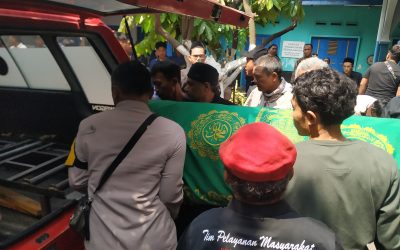 Bhabinkamtibmas Kepatihan Wetan Takziah dan Antar Jenazah Warga Binaan