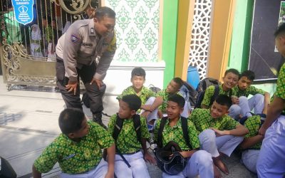 Bhabinkamtibmas Mangkubumen Laksanakan Patroli Dialogis di MTs Negeri 1 Surakarta