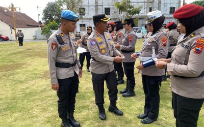 Wakapolresta Surakarta Cek Sikap Tampang dan Administrasi Perorangan Polwan Polresta Surakarta