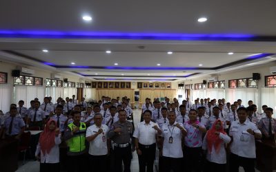 Polresta Surakarta Turunkan Personel Jadi Pembina Upacara di Sekolah