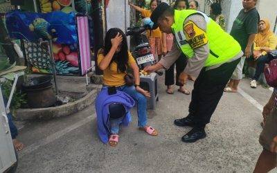 Bhabinkamtibmas Serengan Bersama Babinsa dan Linmas Bantu Korban Laka Lantas
