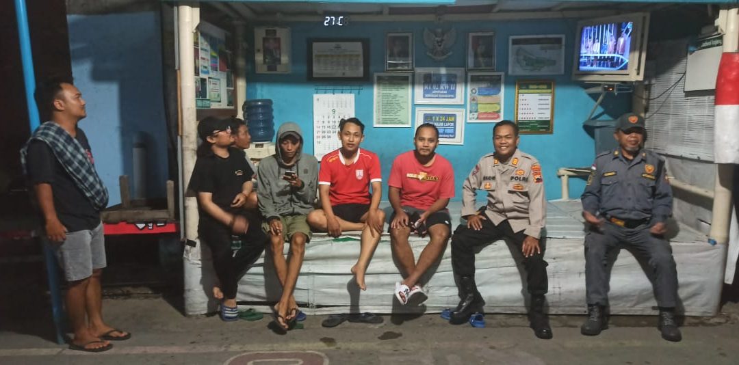 Kanit Binmas Polsek Serengan Sambang Pos Kamling, Ajak Warga Tingkatkan Patroli Malam